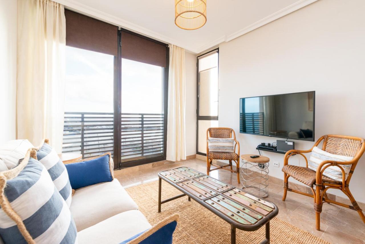 Fee4me: First Line Luxury Appartement *