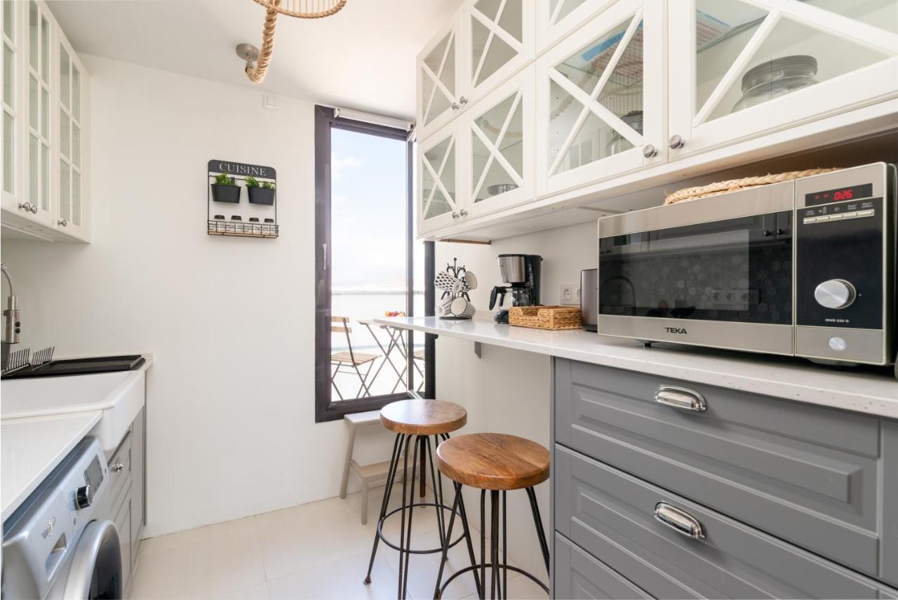 Fee4me: First Line Luxury Appartement